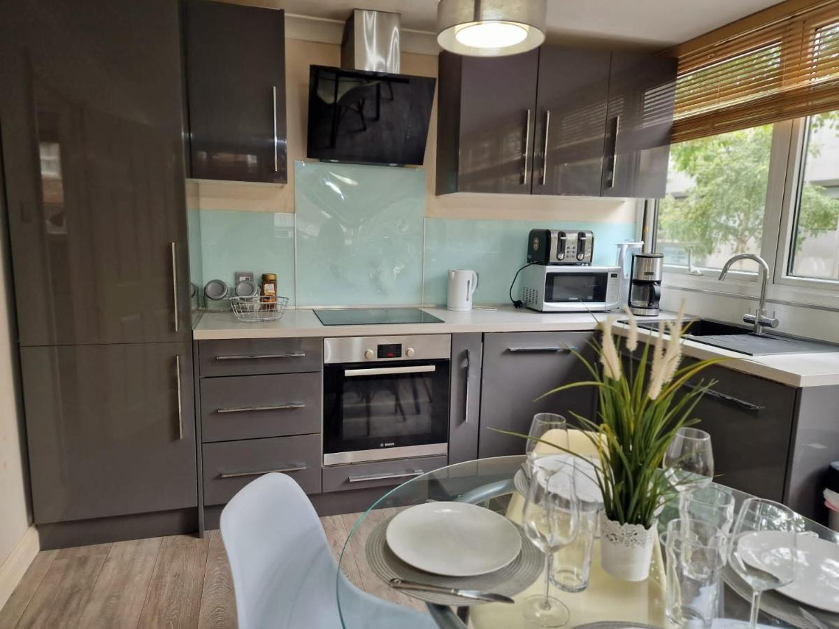 2 Bedrooms Flat In Great Location! London Exterior photo